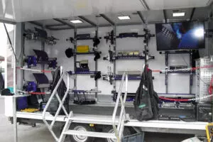 Mobiles Ausstellungsfahrzeug mit technischer Ausrüstung.